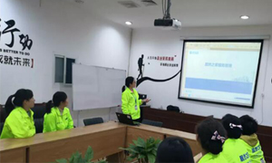 服務(wù)于心，管理于人——安徽淮南店職場(chǎng)禮儀與服務(wù)管理培訓(xùn) 